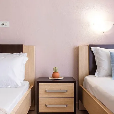 Potam'sea Bliss 8 - Front, Sun Beds & Parking Apartamento